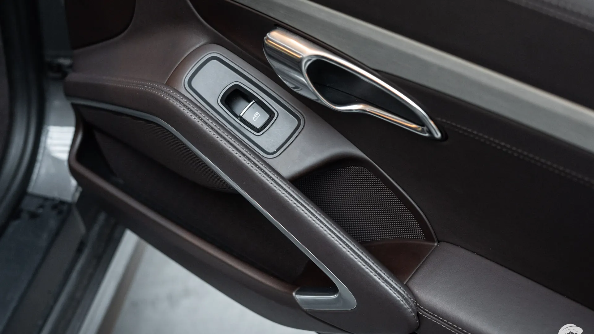 Porsche 911 — photo 17