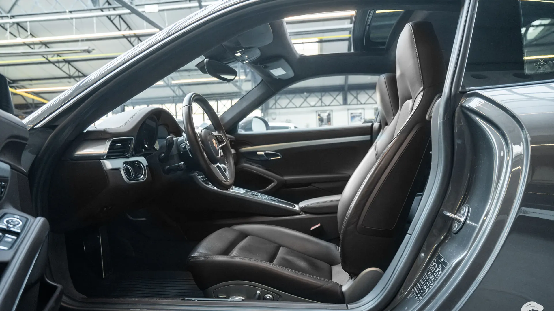 Porsche 911 — photo 13