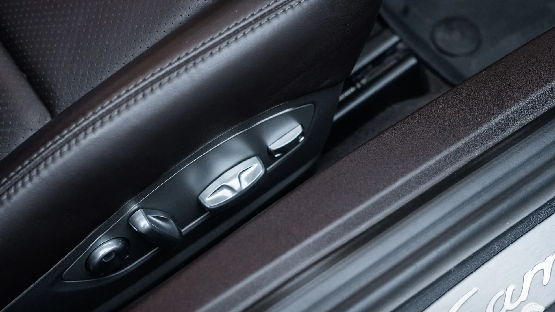 Porsche 911 — photo 18