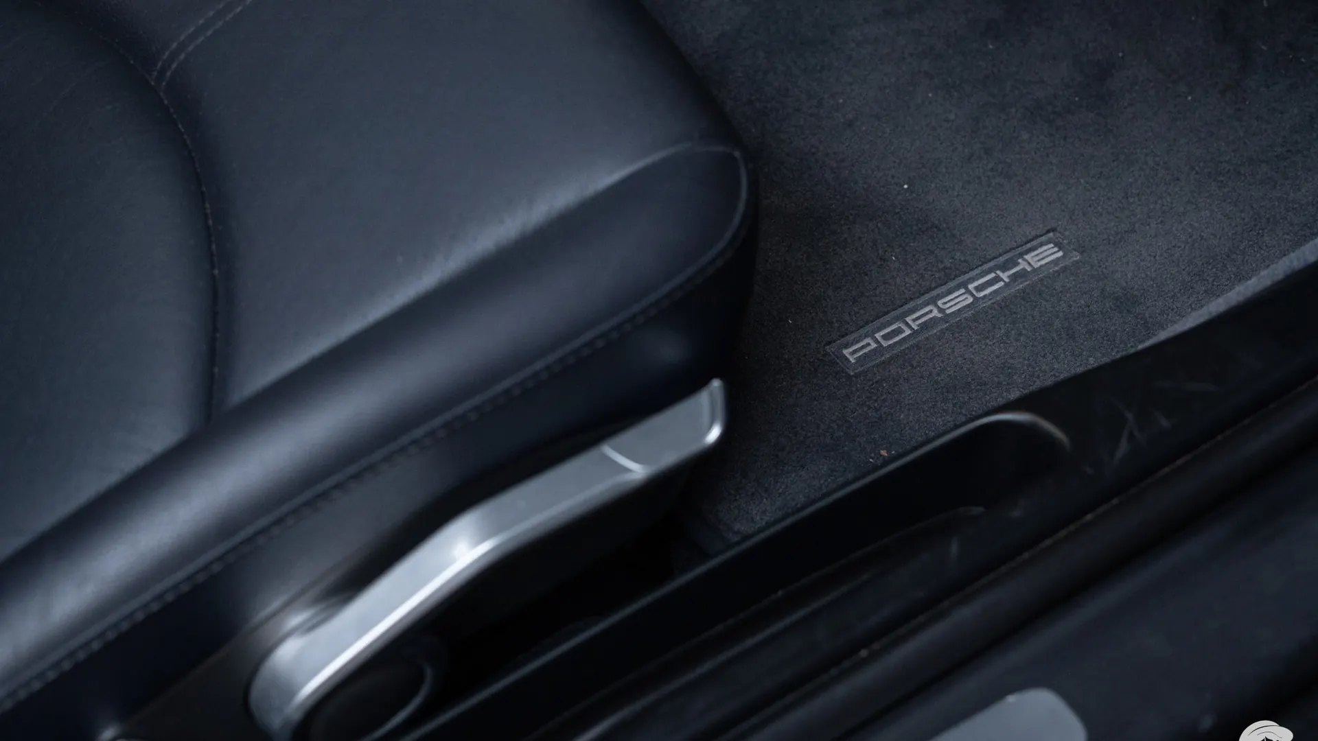 Porsche 911 — photo 26