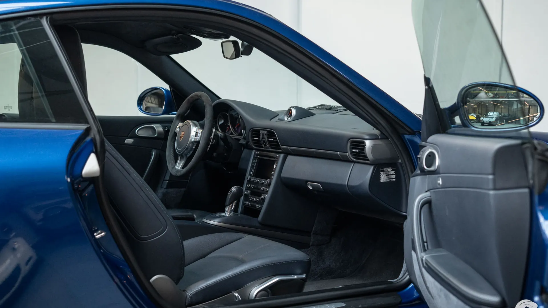 Porsche 911 — photo 23