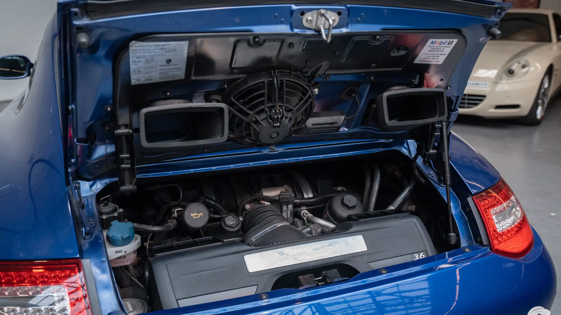 Porsche 911 — photo 44
