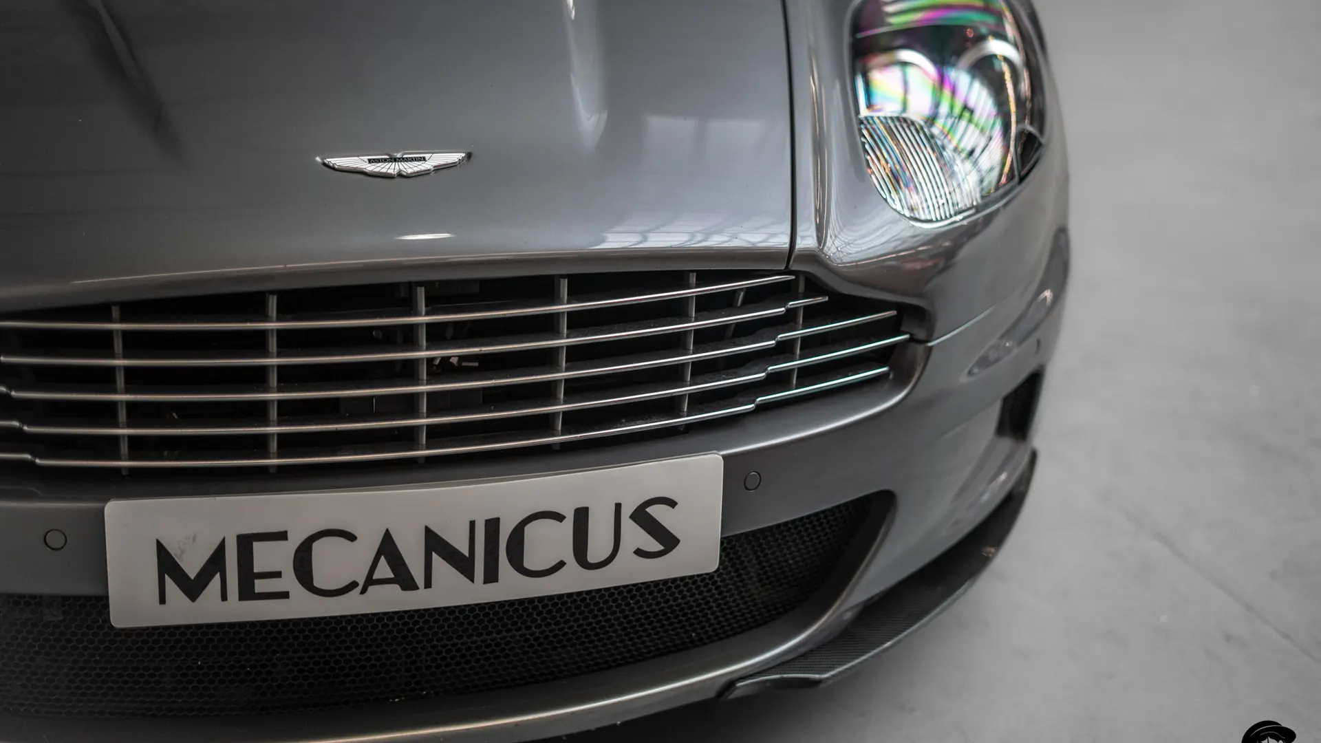 Aston Martin DBS — photo 33