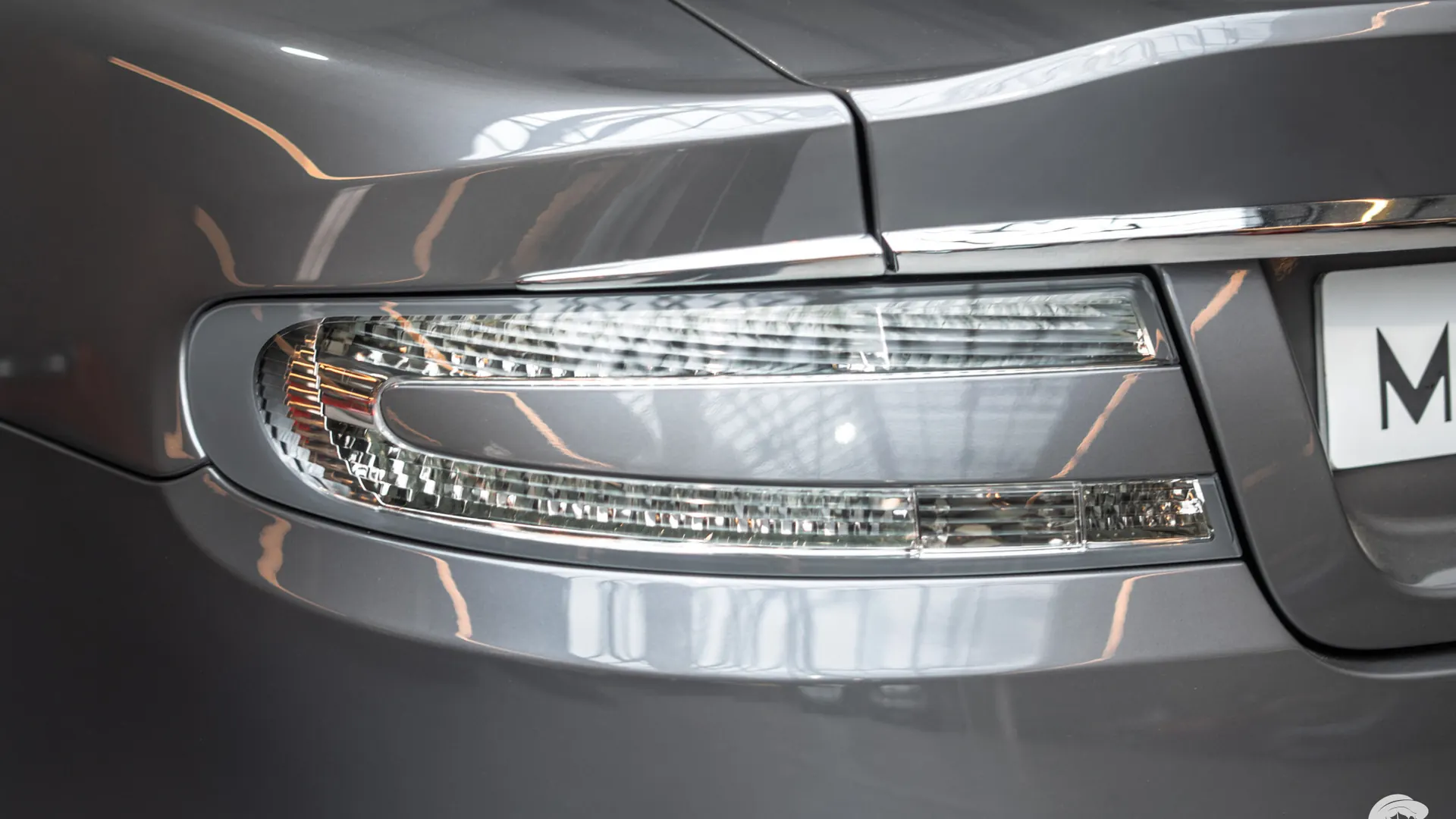 Aston Martin DBS — photo 38