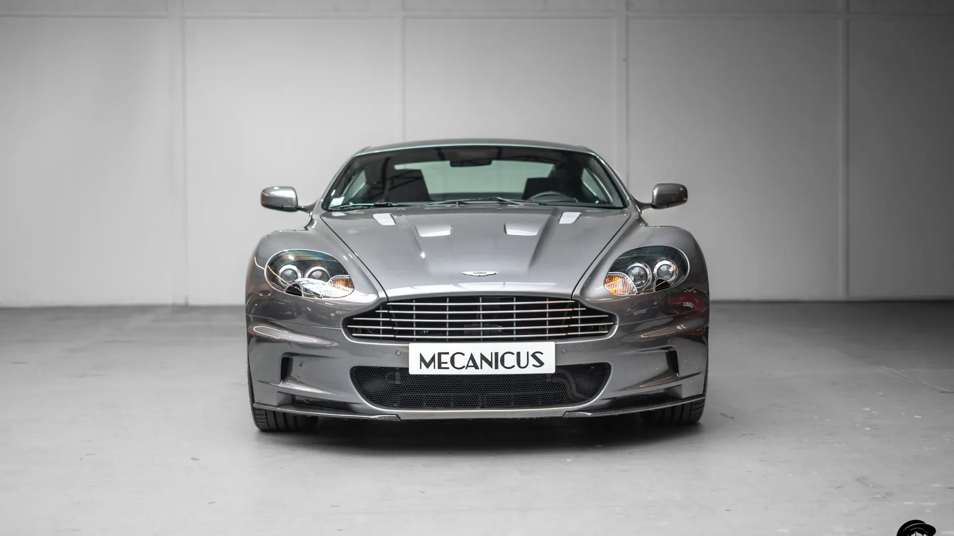 Aston Martin DBS — photo 3
