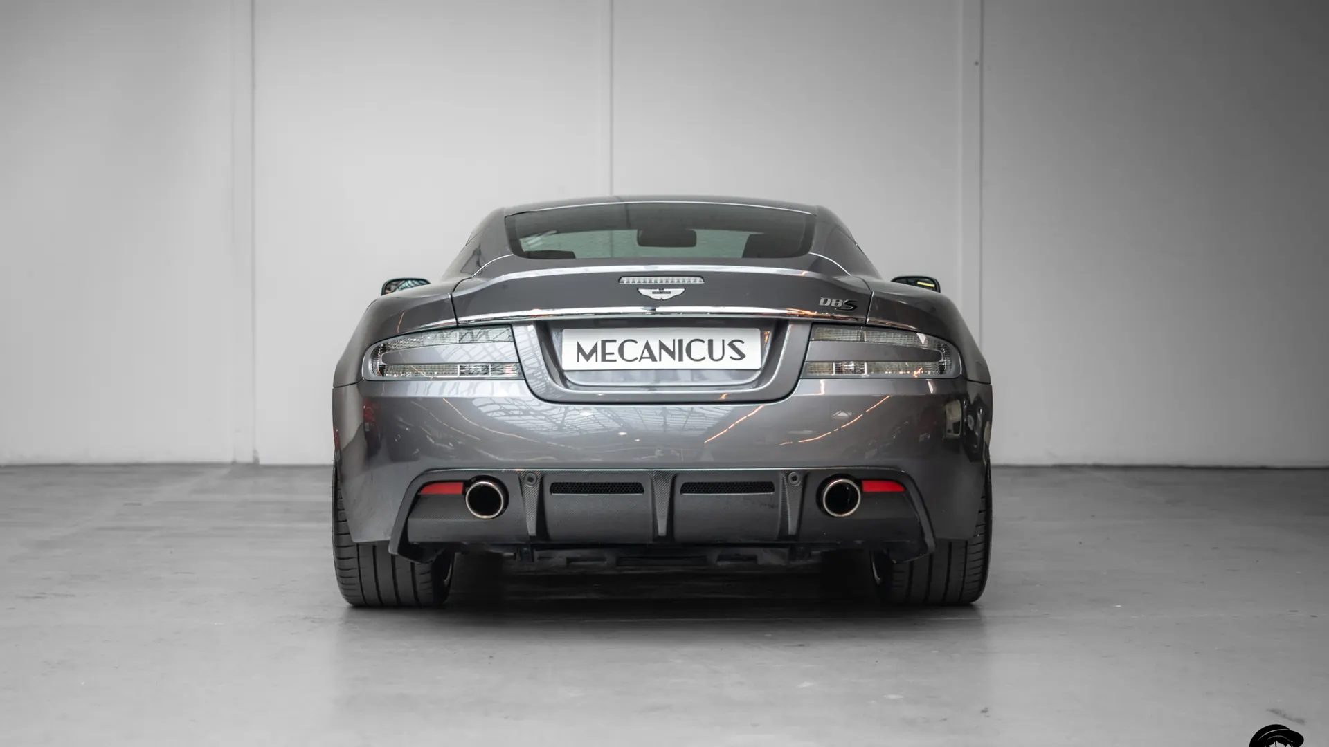 Aston Martin DBS — photo 4