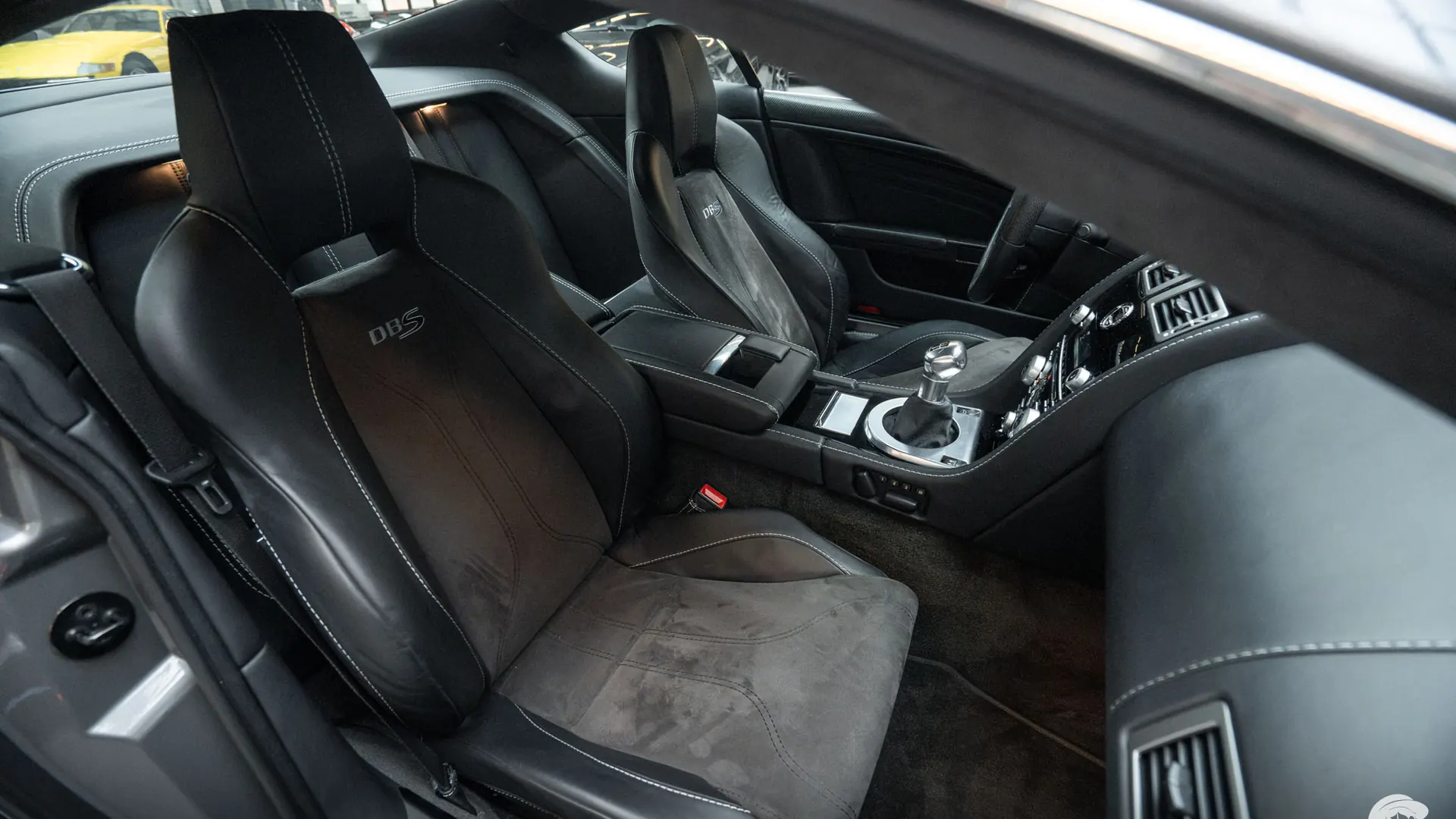 Aston Martin DBS — photo 24