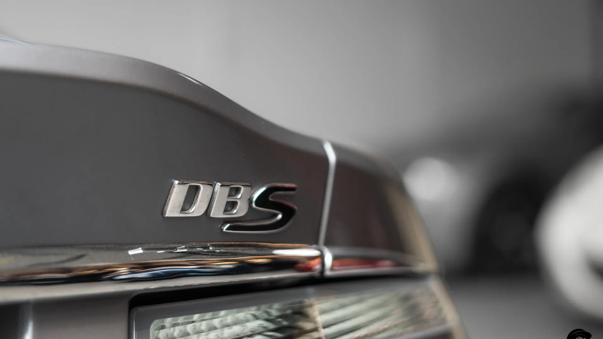 Aston Martin DBS — photo 36