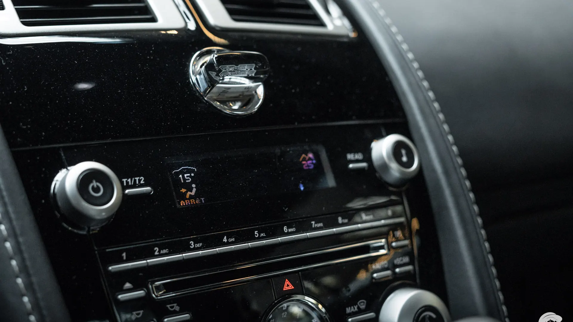 Aston Martin DBS — photo 18