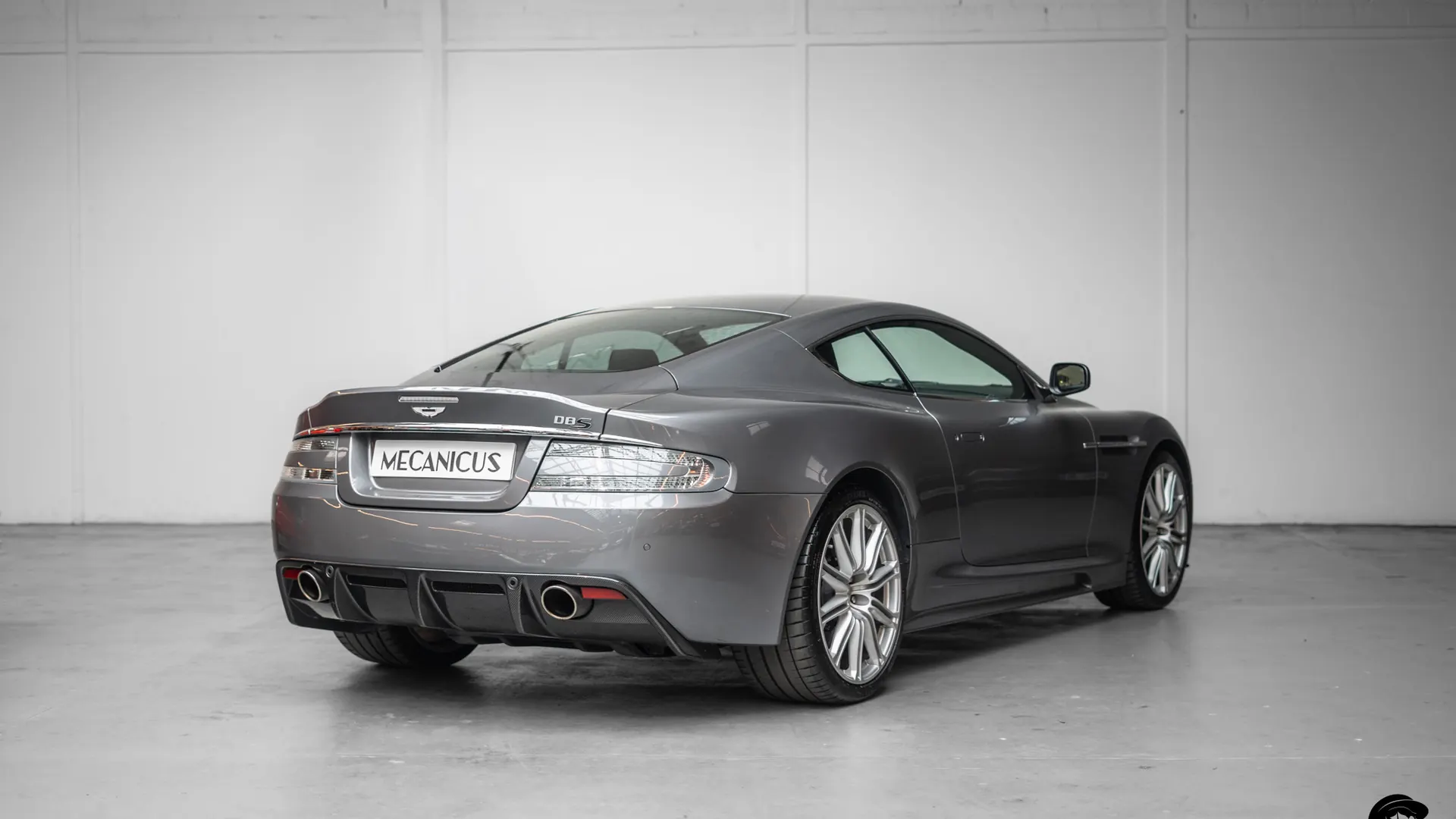Aston Martin DBS — photo 2