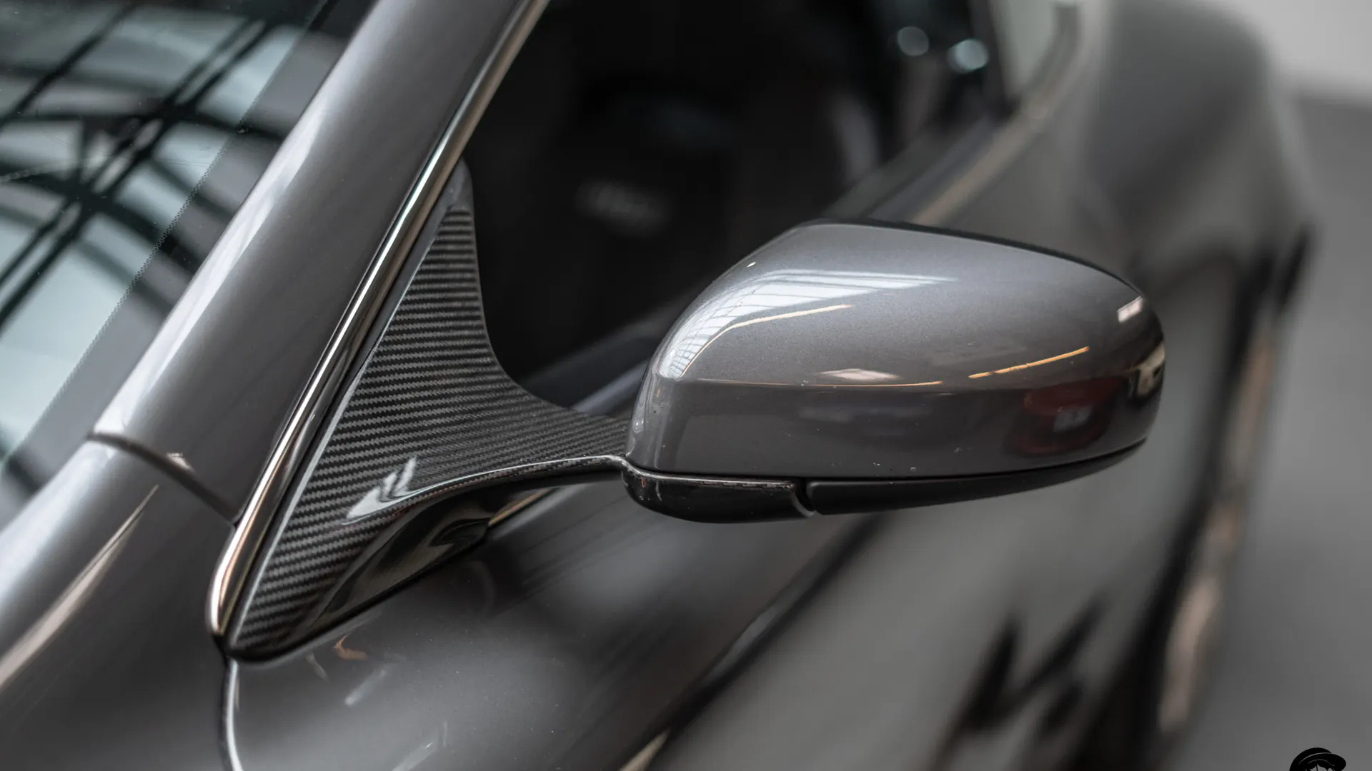Aston Martin DBS — photo 28