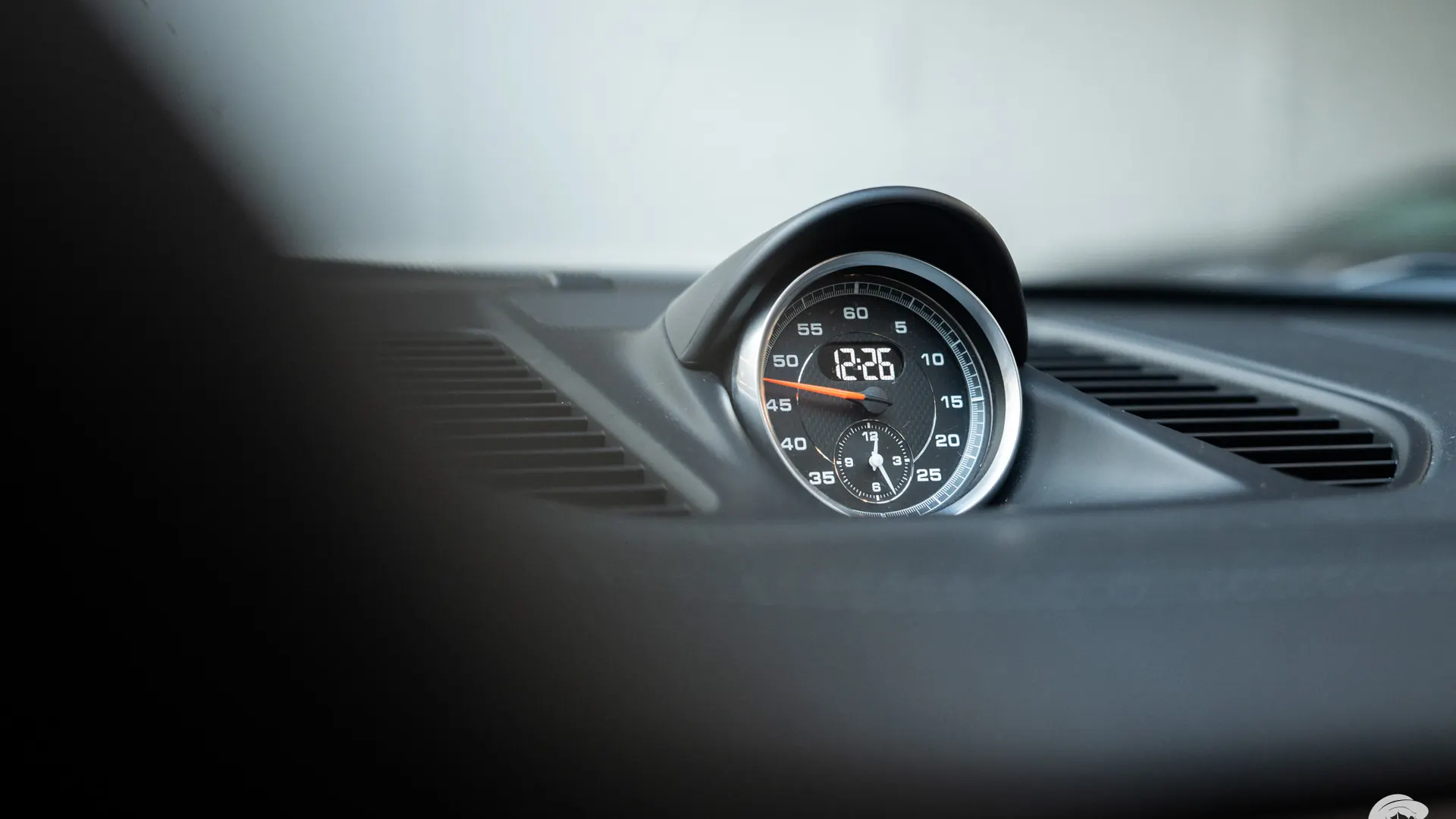 Porsche 911 — photo 24