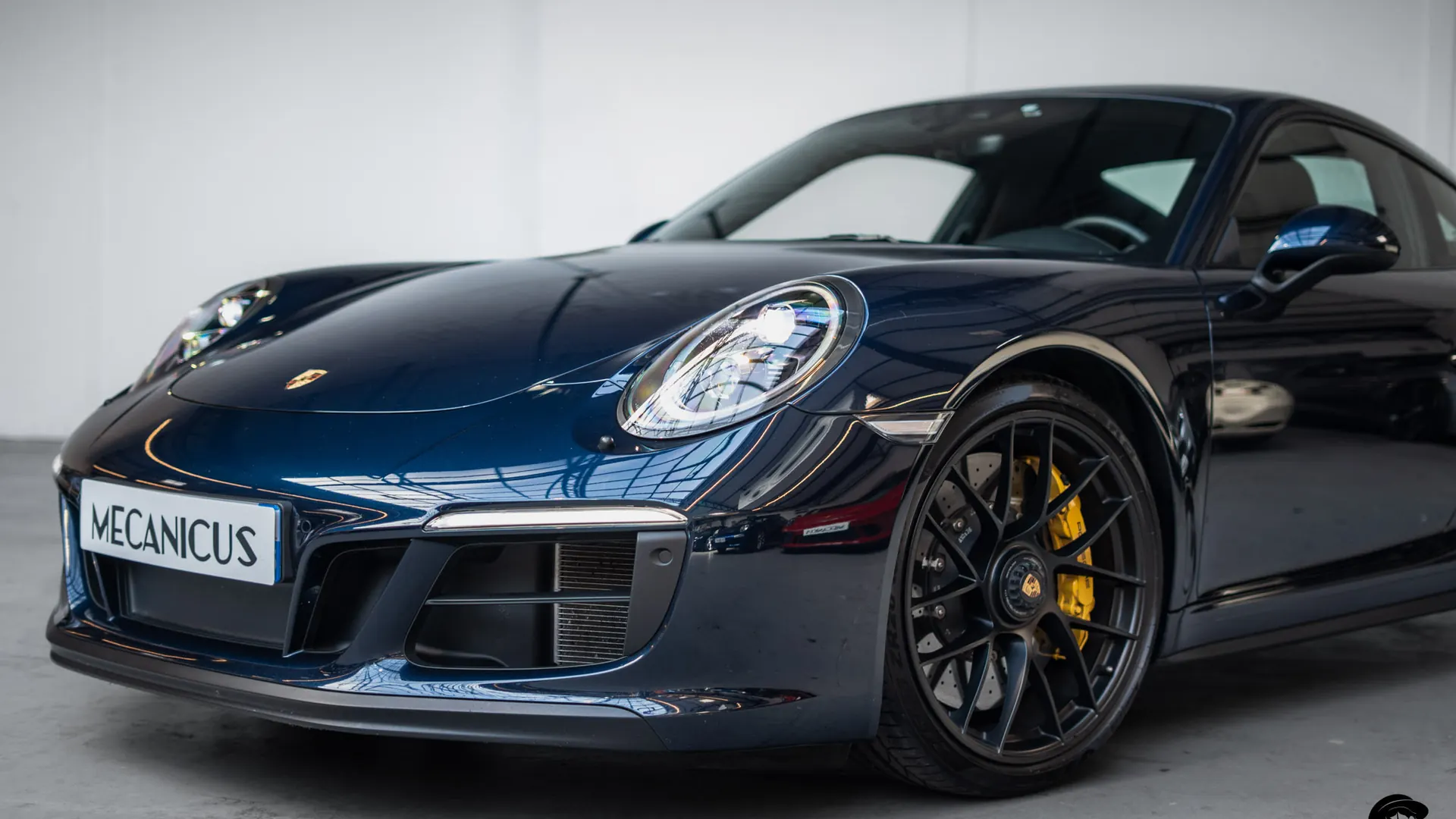 Porsche 911 — photo 33