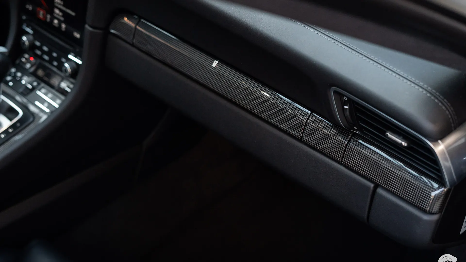 Porsche 911 — photo 27