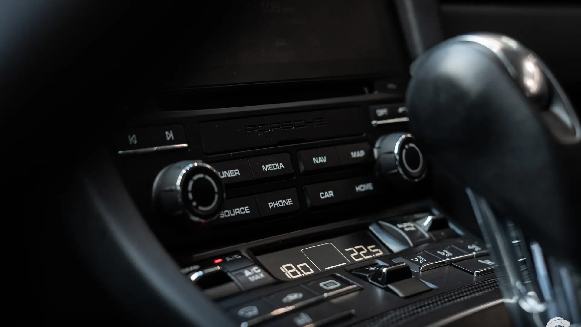 Porsche 911 — photo 19