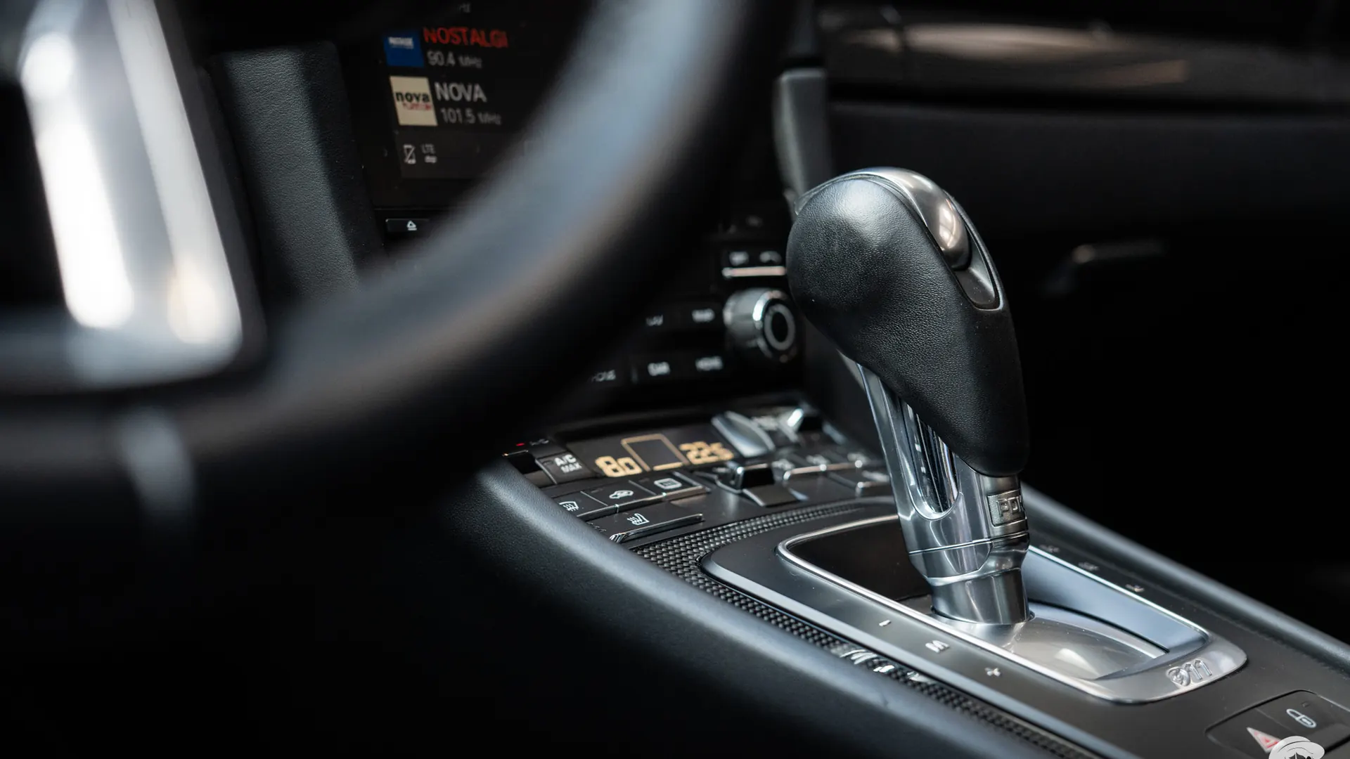 Porsche 911 — photo 17