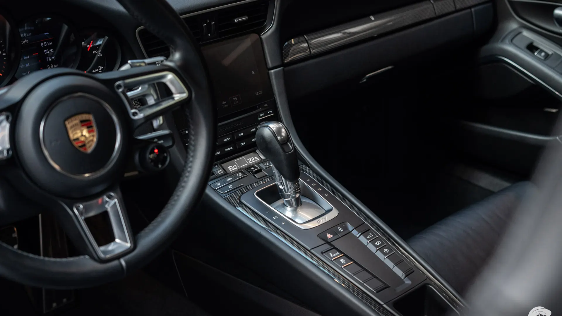 Porsche 911 — photo 18
