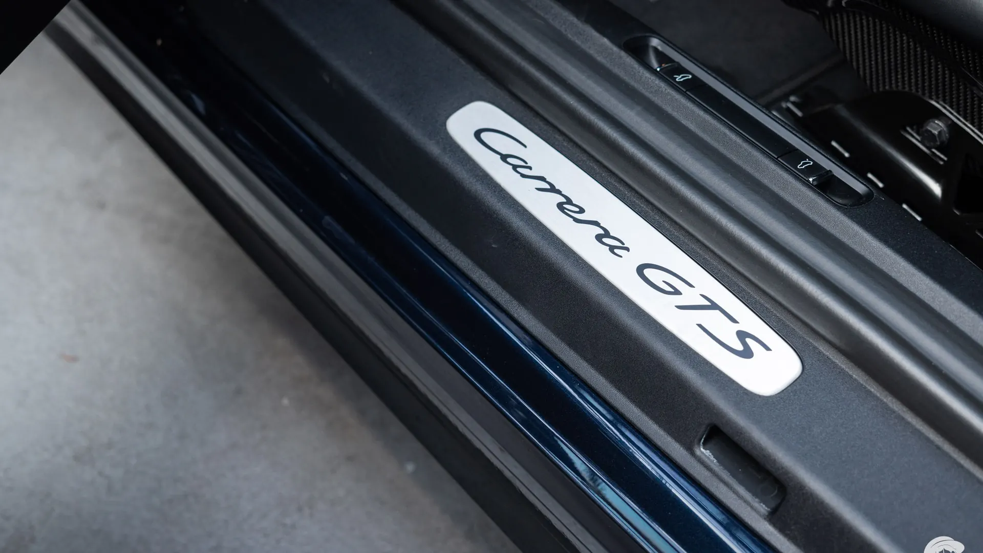 Porsche 911 — photo 21
