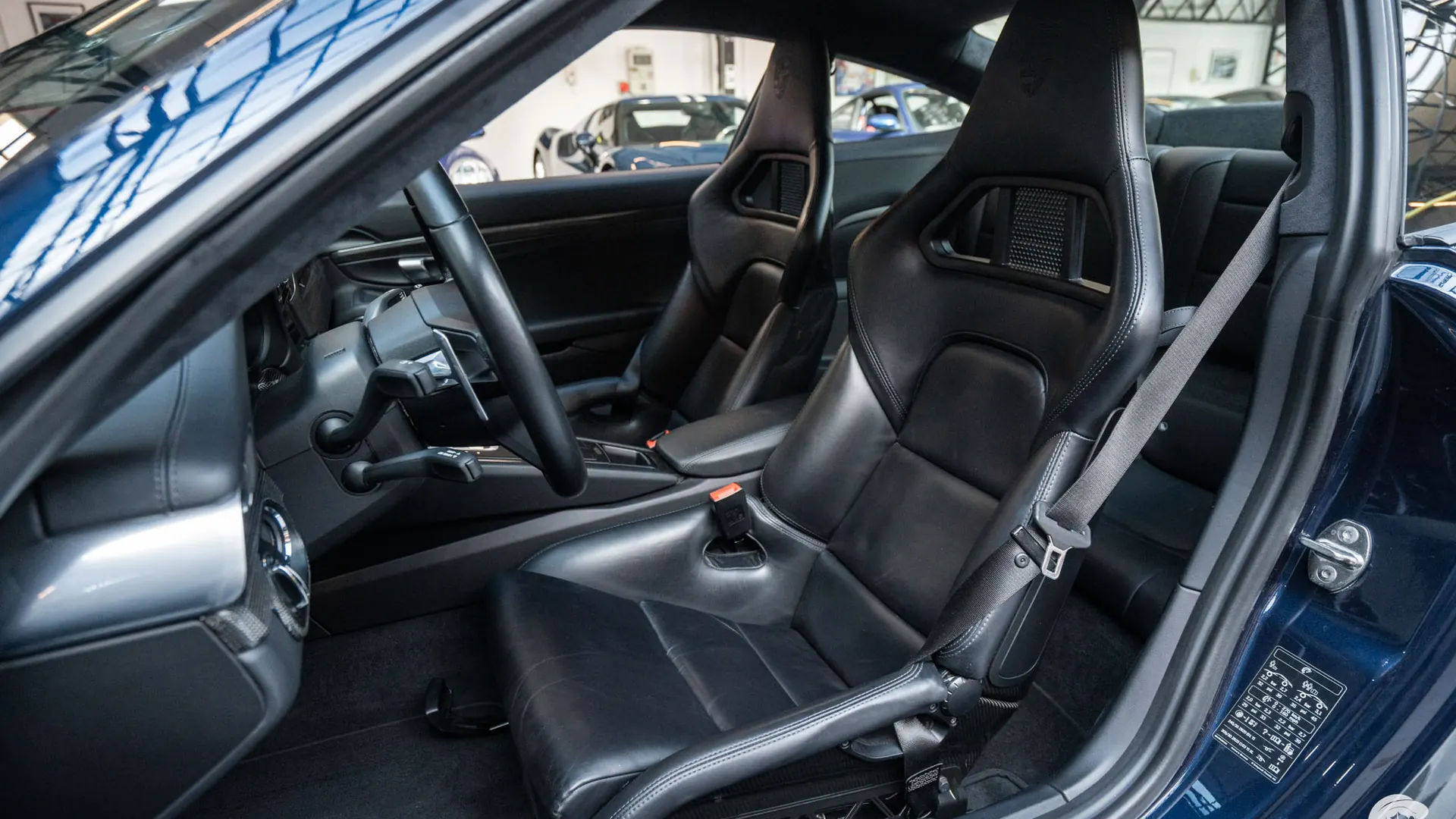 Porsche 911 — photo 11