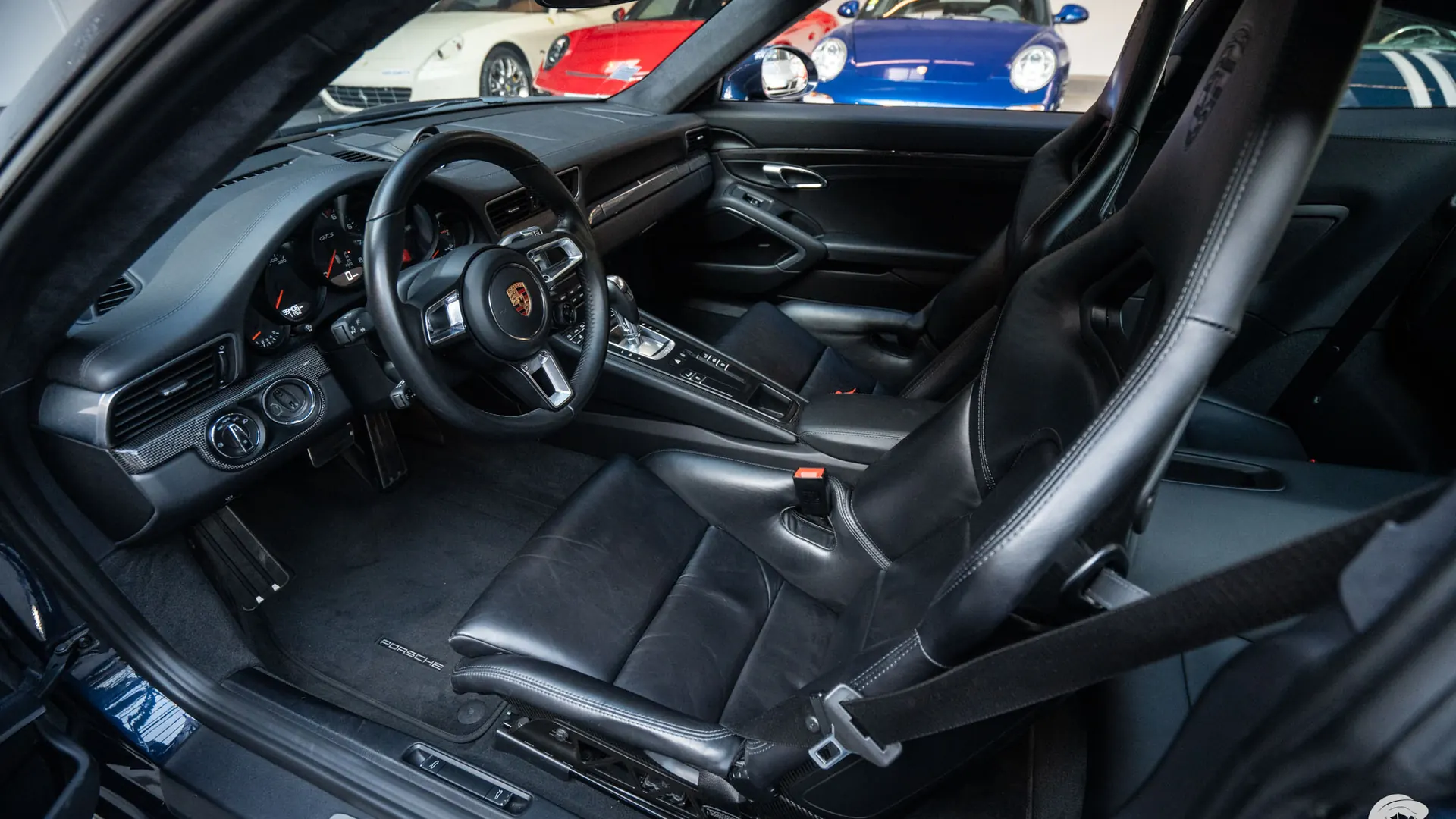 Porsche 911 — photo 8