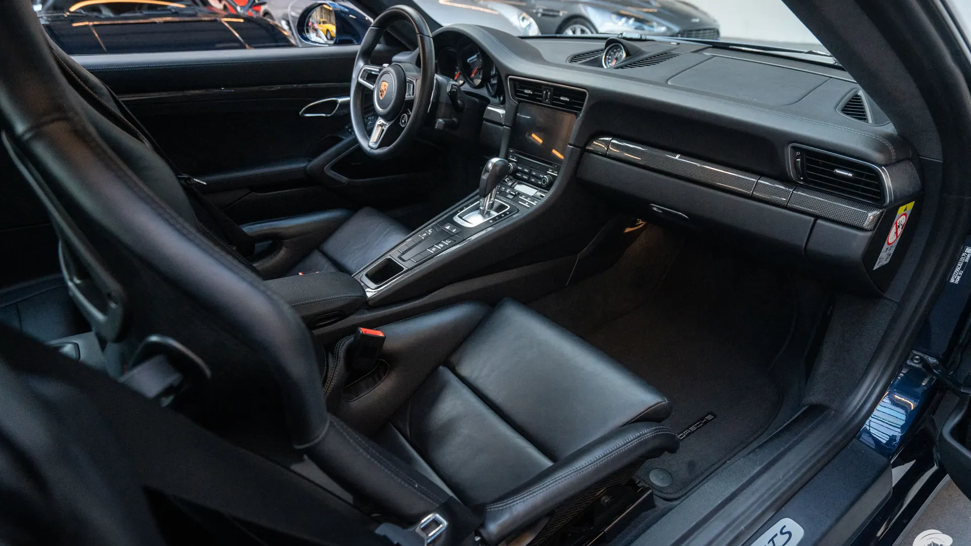 Porsche 911 — photo 31