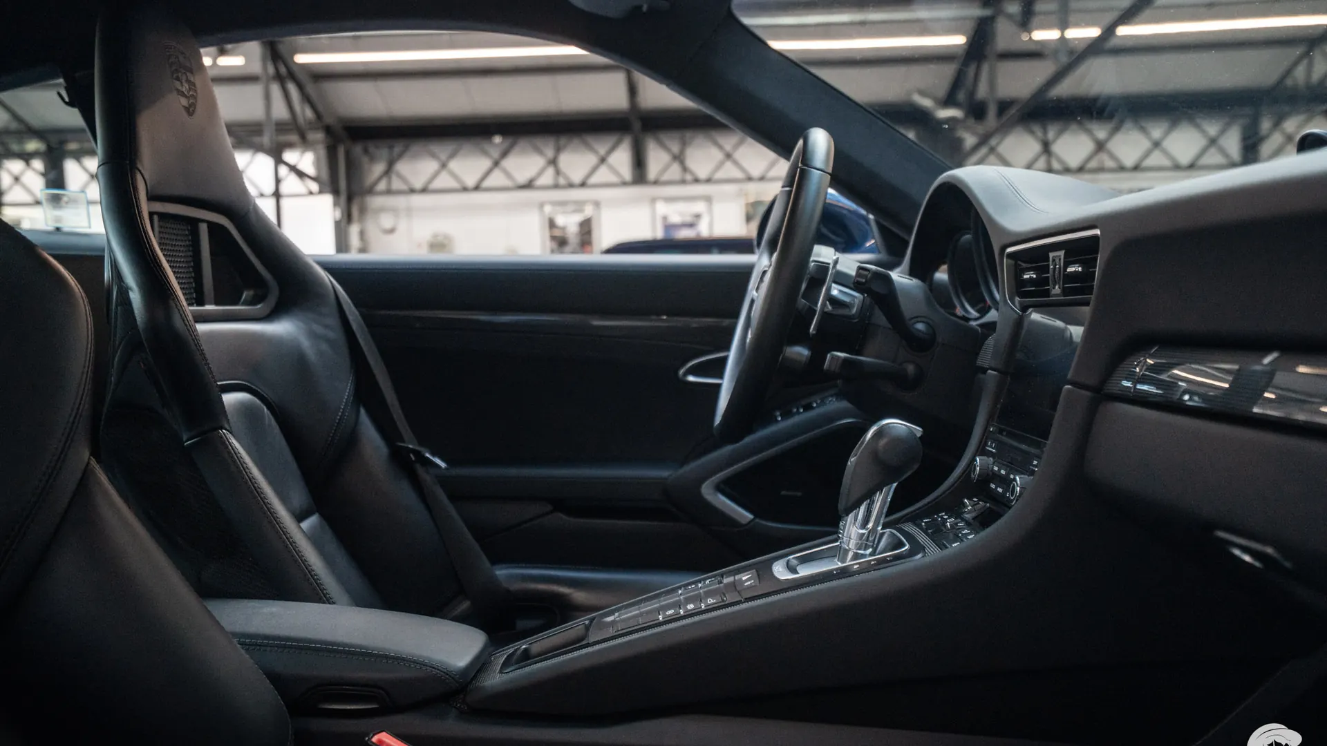 Porsche 911 — photo 32