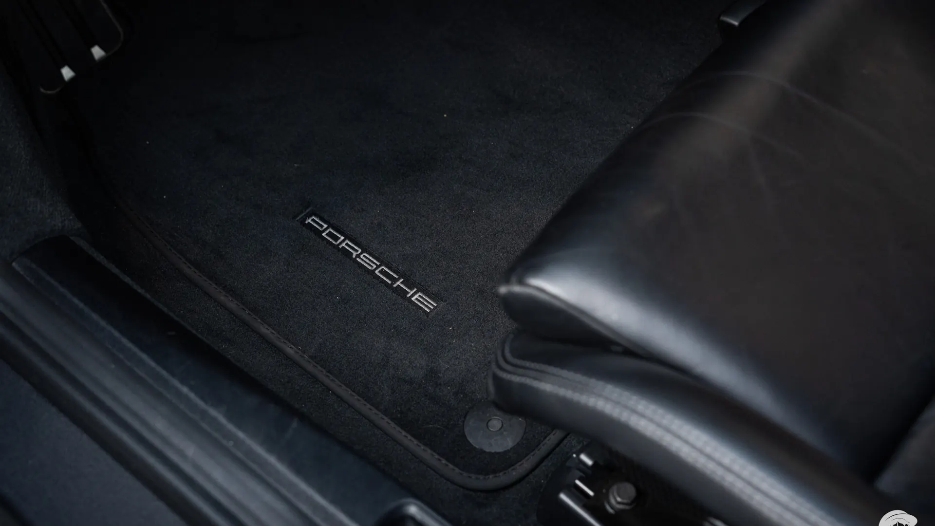 Porsche 911 — photo 22
