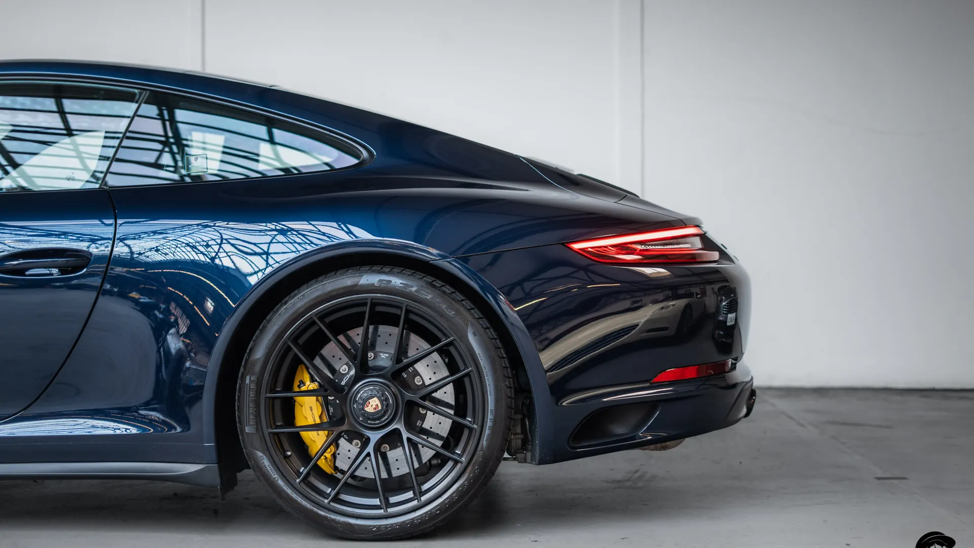 Porsche 911 — photo 7