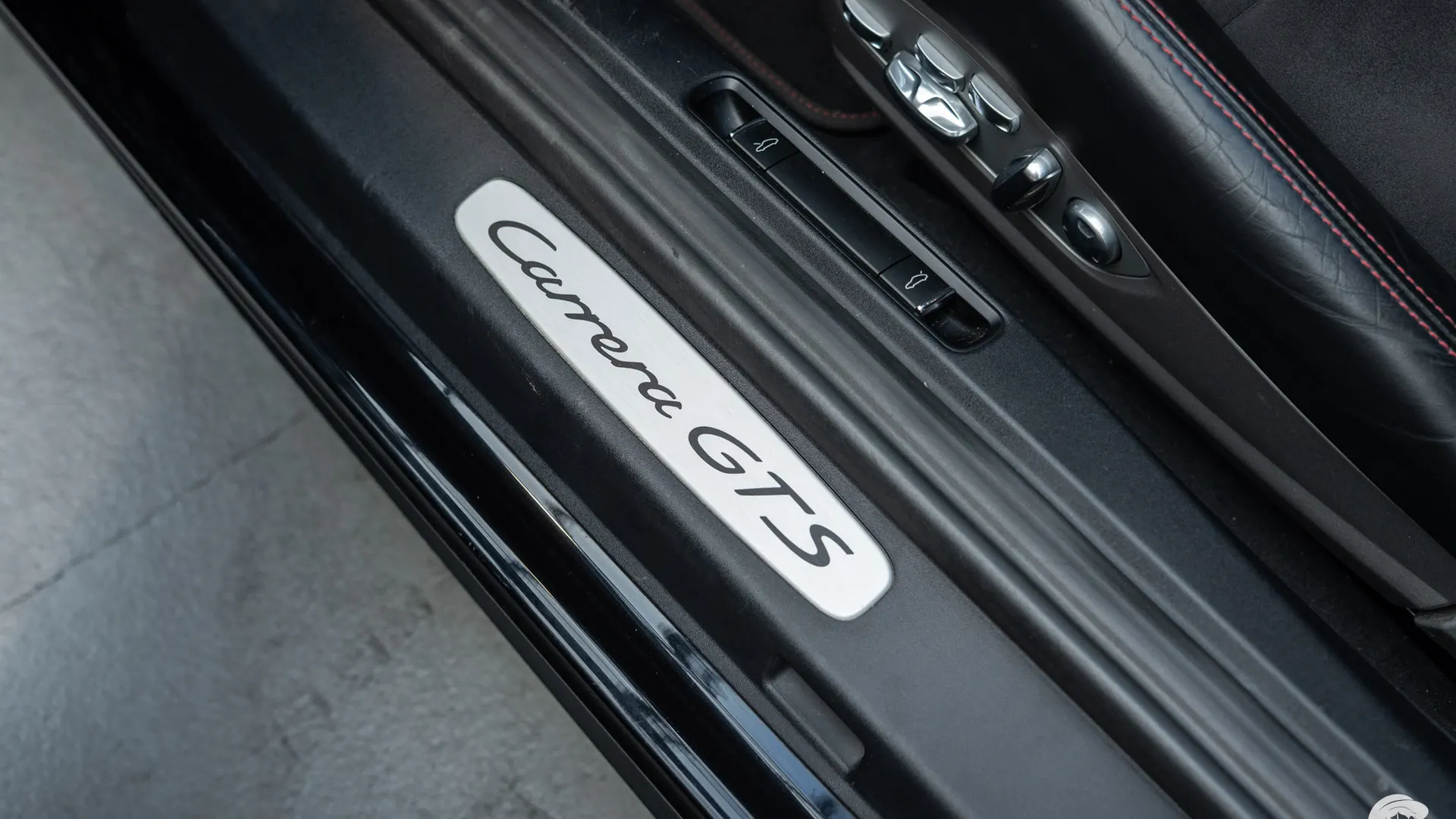 Porsche 911 — photo 15