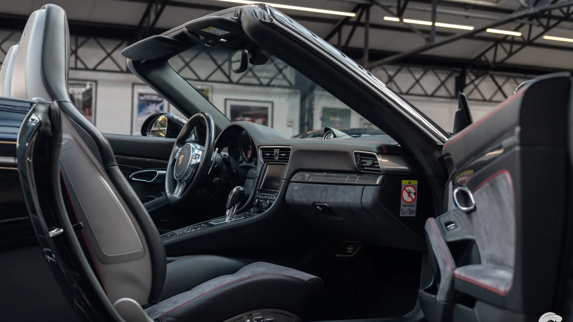 Porsche 911 — photo 19