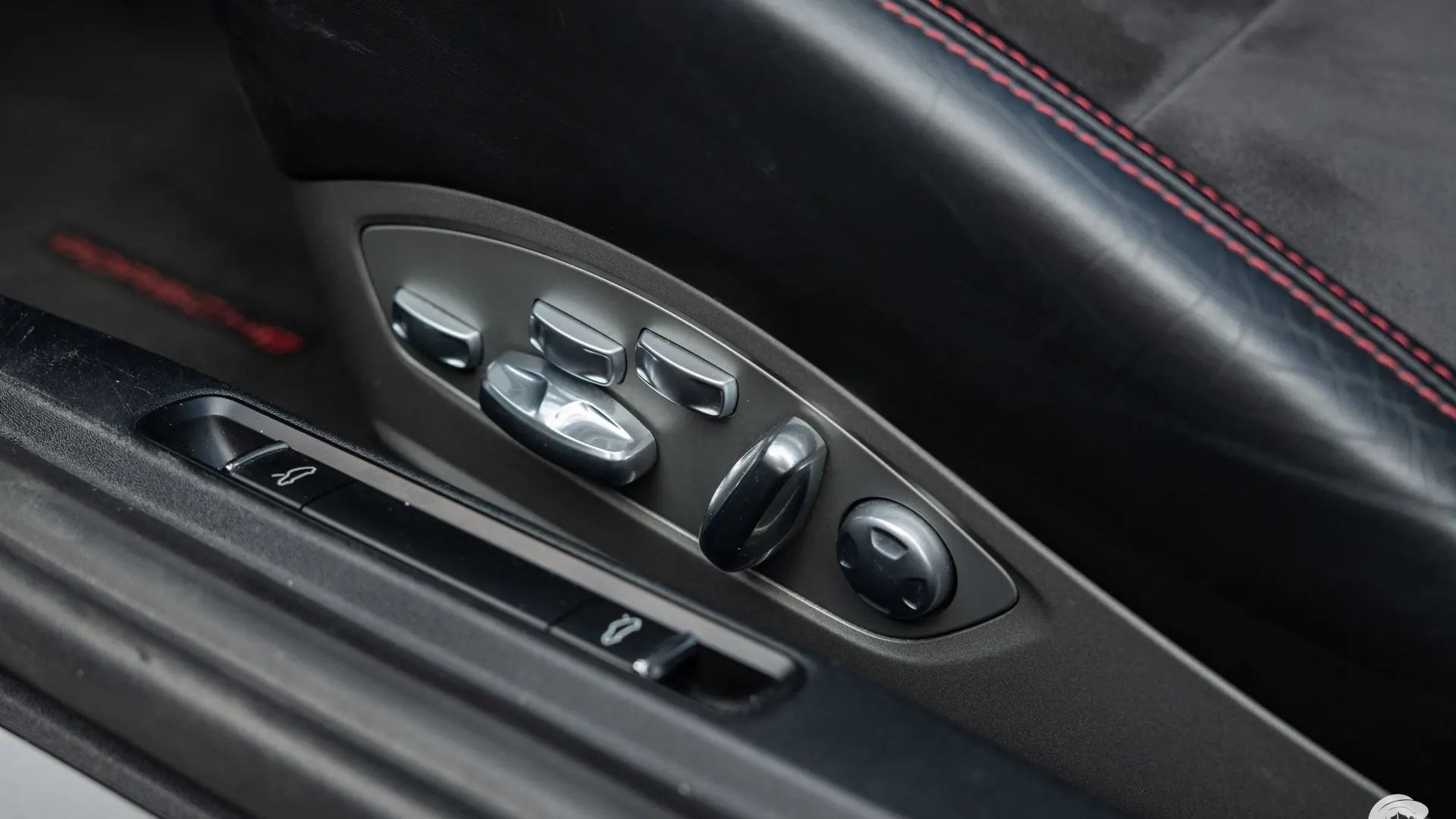 Porsche 911 — photo 18