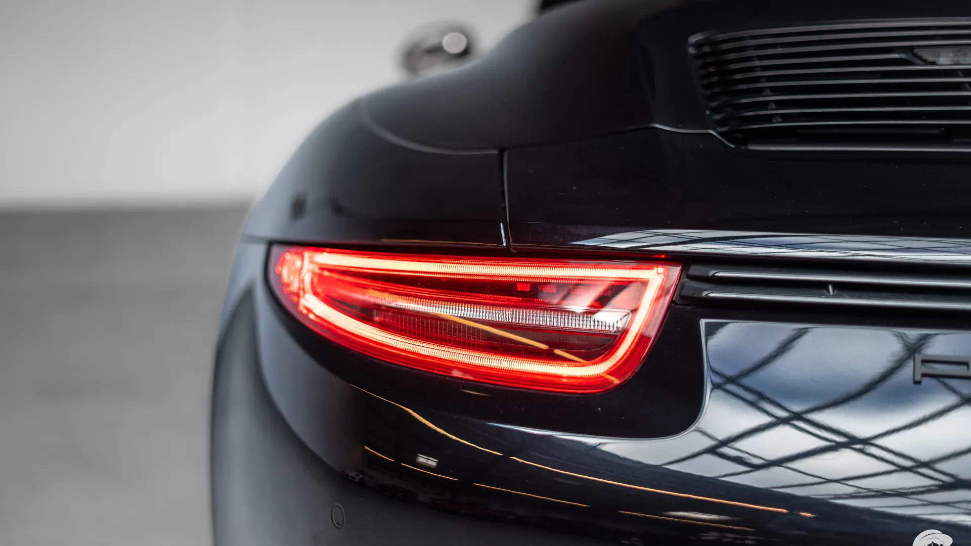 Porsche 911 — photo 36