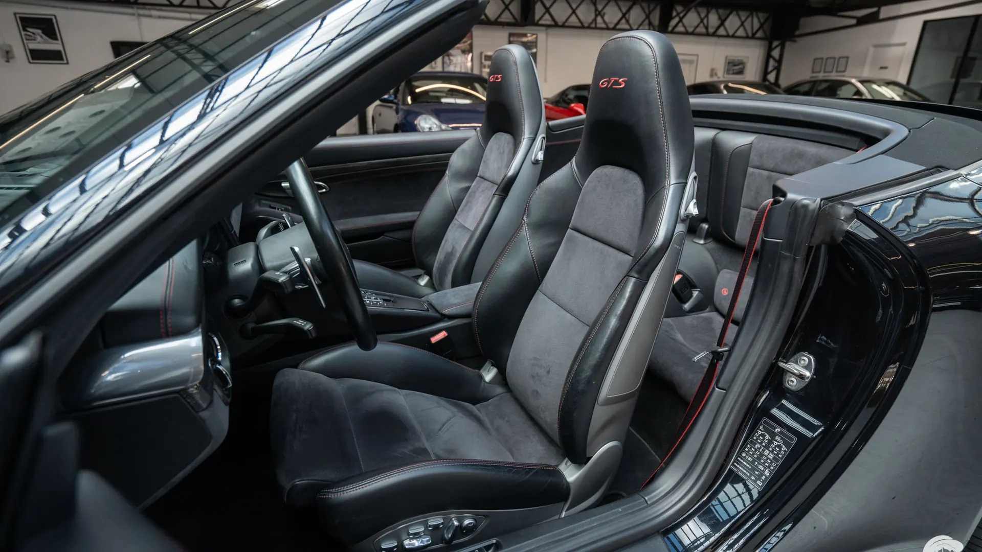 Porsche 911 — photo 13