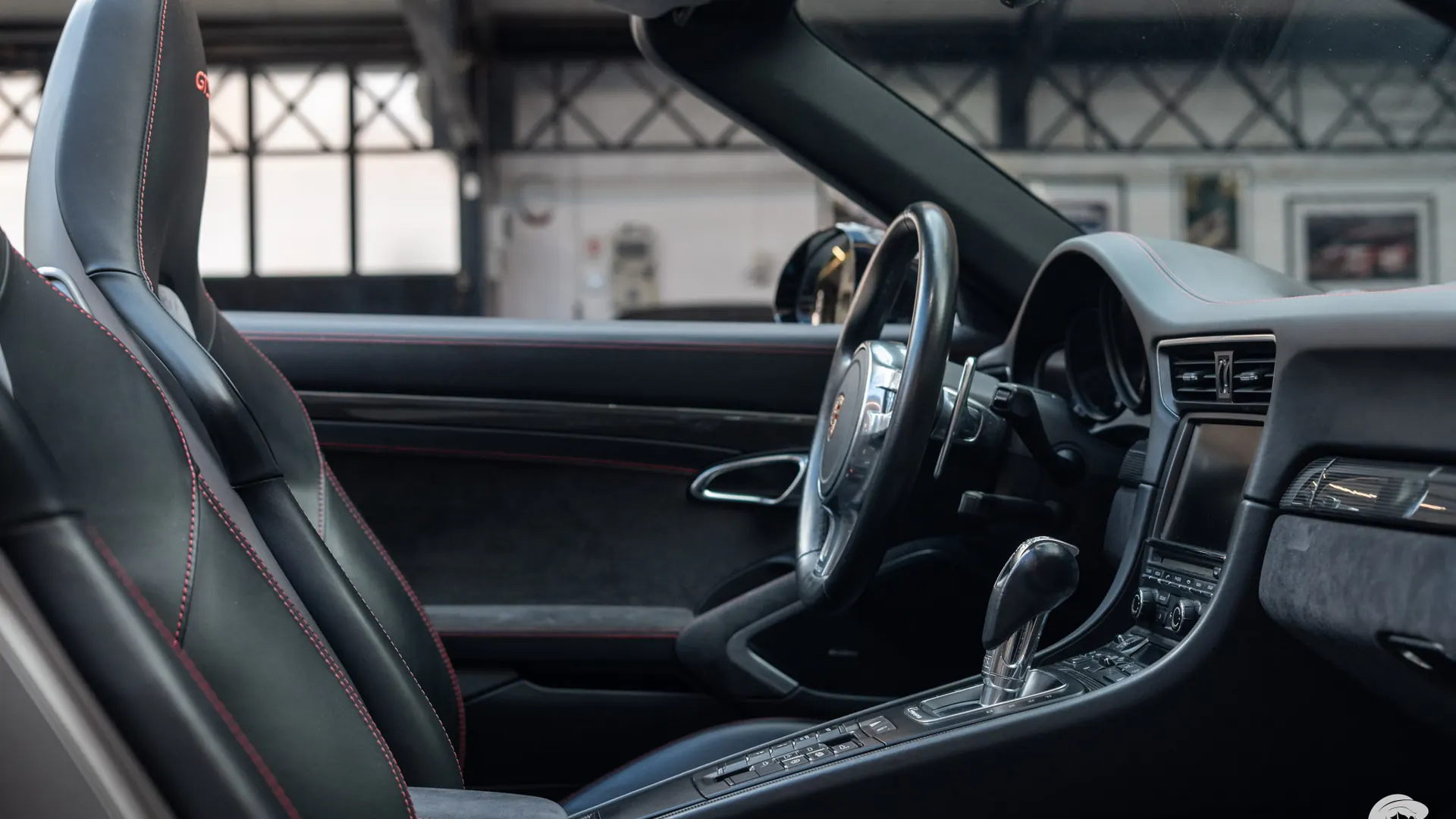Porsche 911 — photo 25
