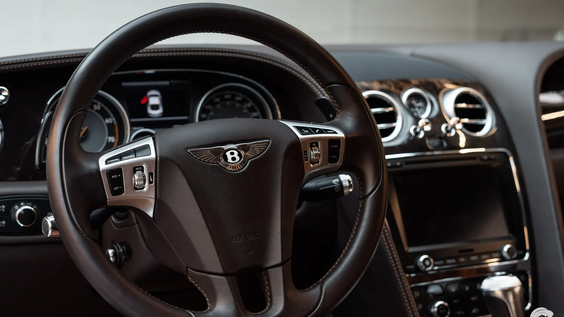 Bentley Continental — photo 11