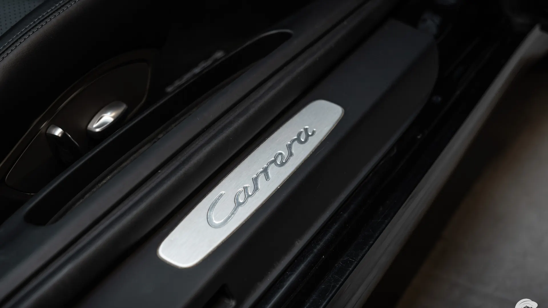 Porsche 911 — photo 26