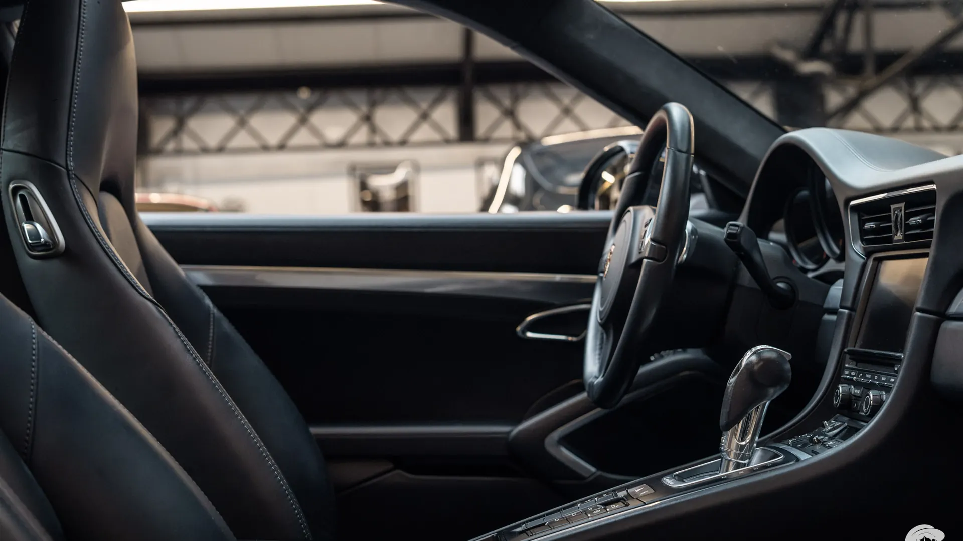 Porsche 911 — photo 23