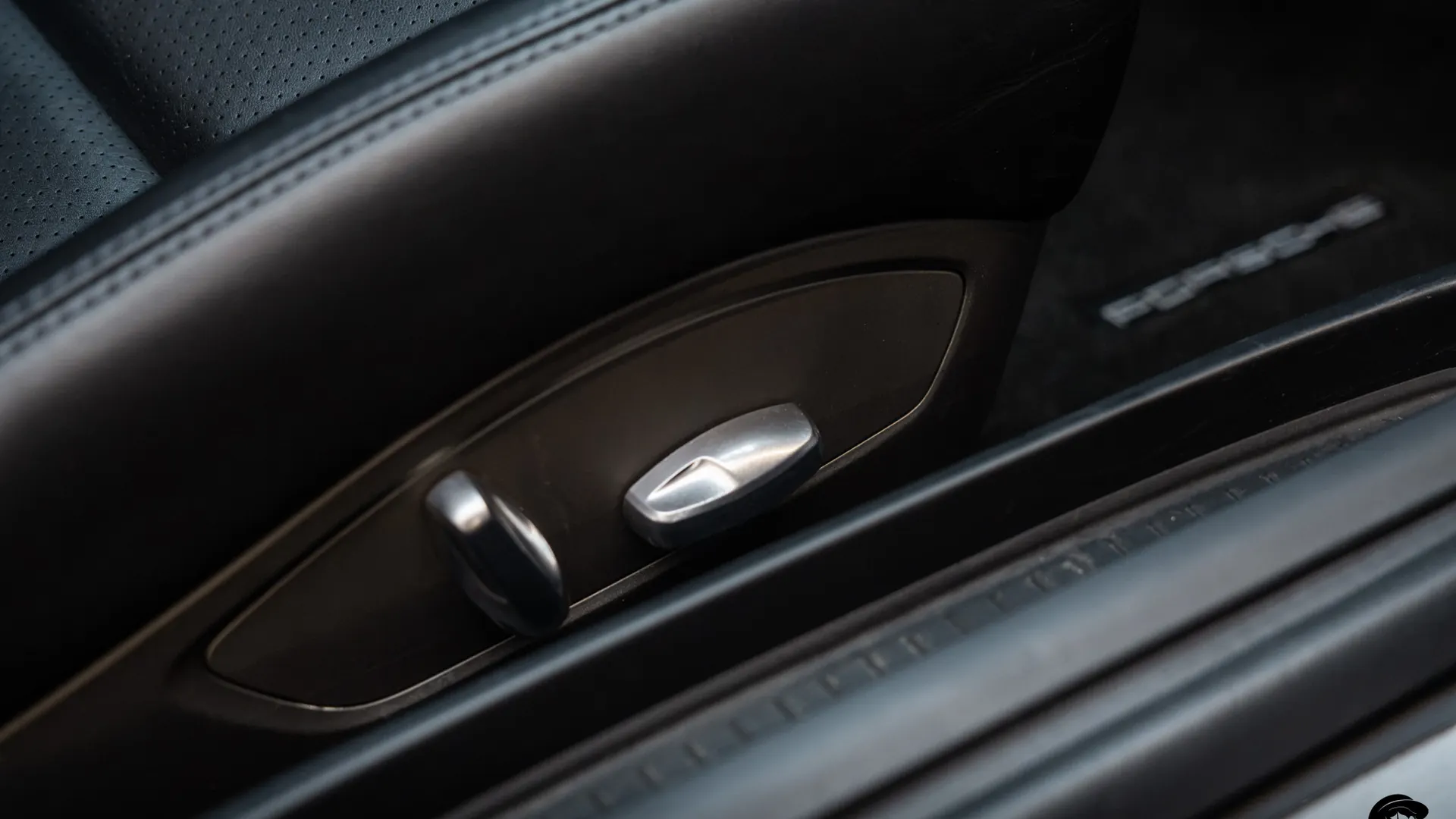 Porsche 911 — photo 24