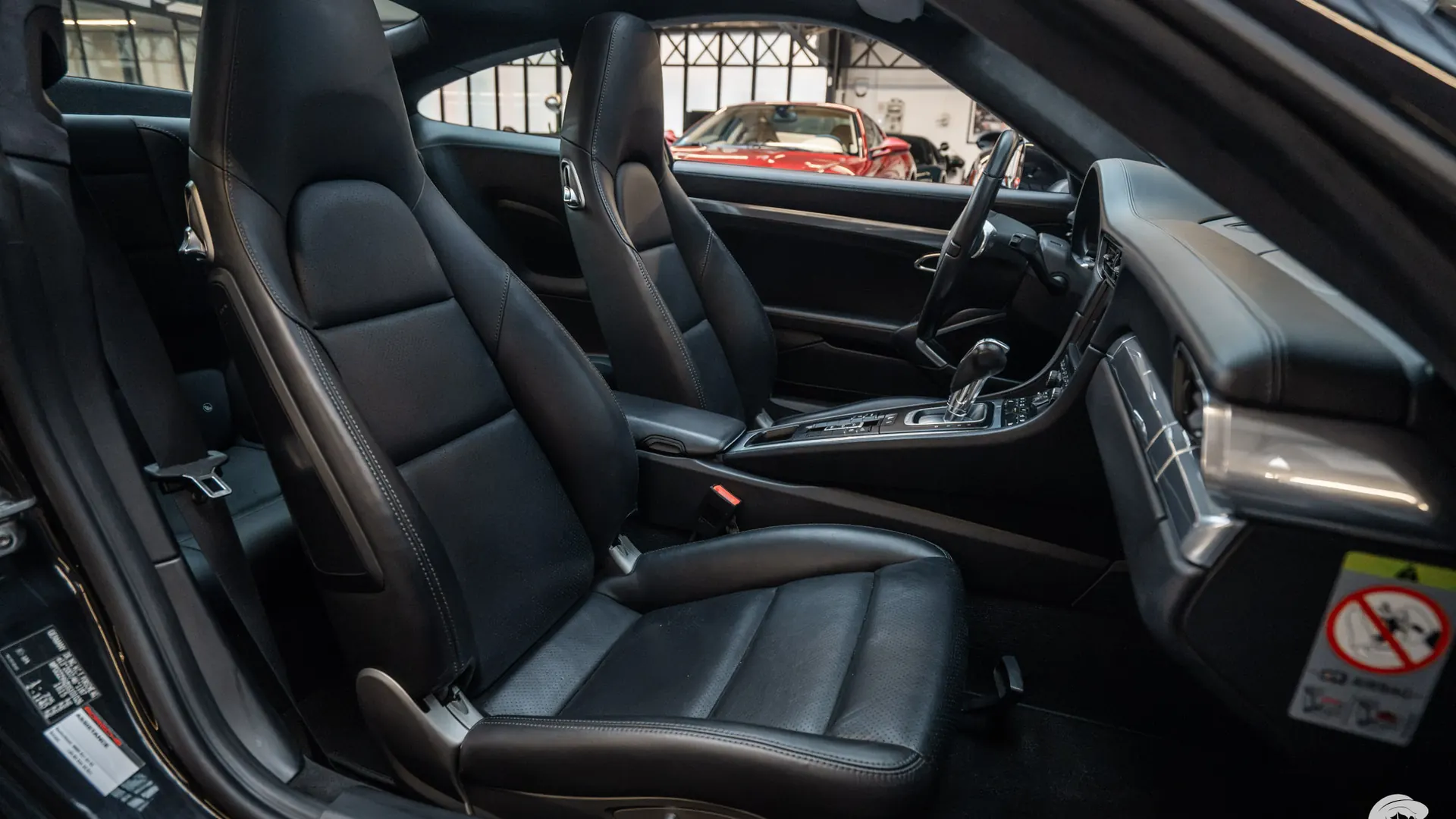 Porsche 911 — photo 28