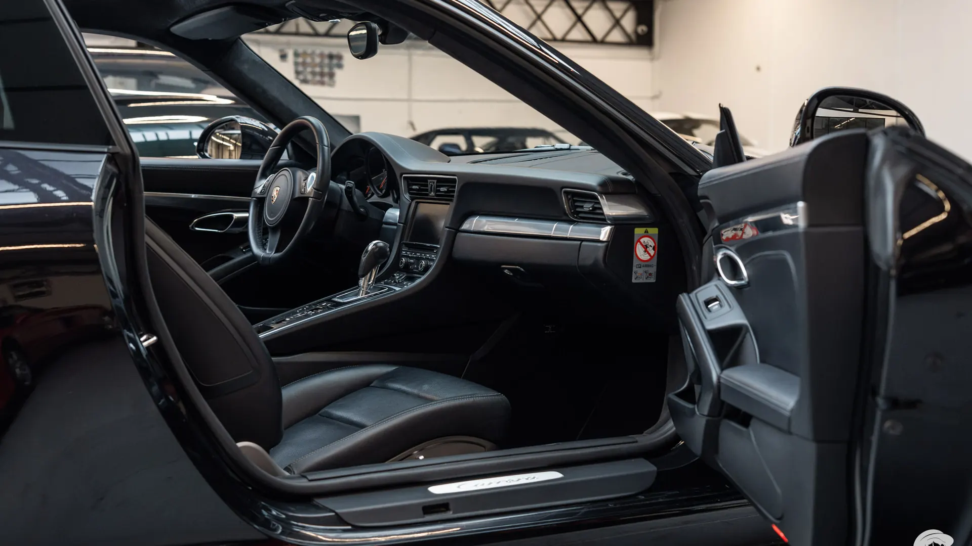 Porsche 911 — photo 22