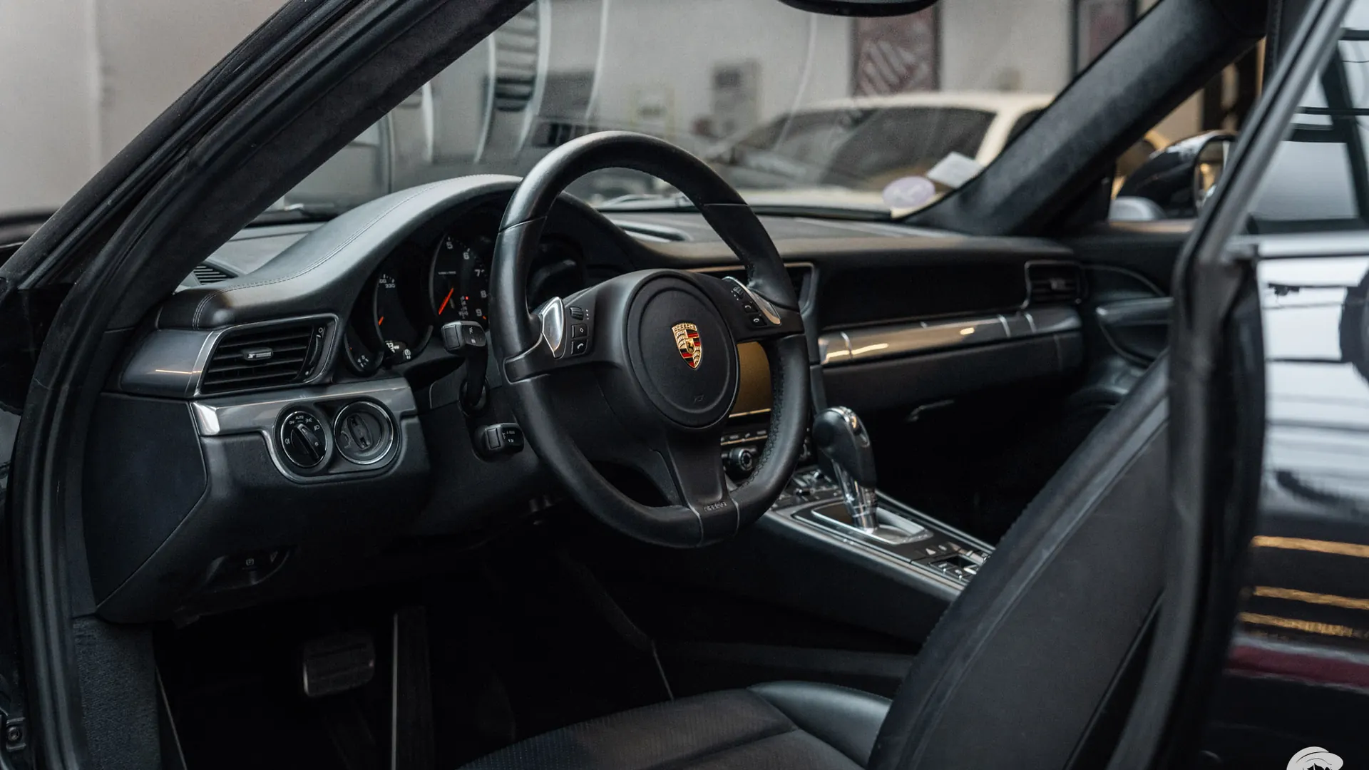 Porsche 911 — photo 8