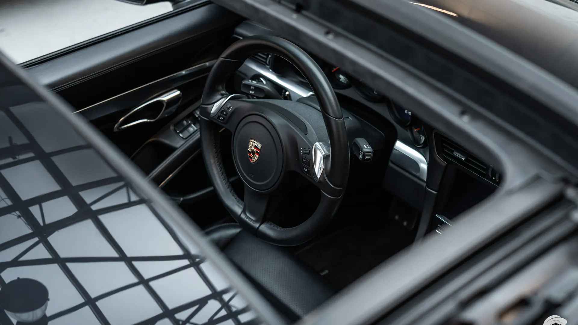 Porsche 911 — photo 21