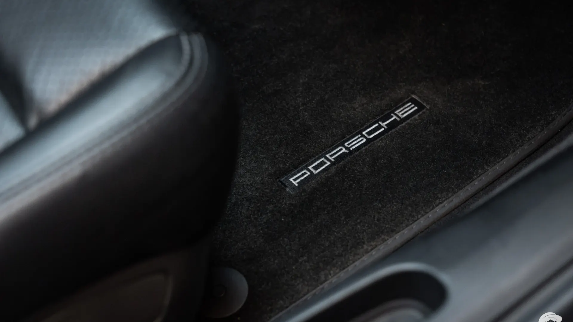 Porsche 911 — photo 25