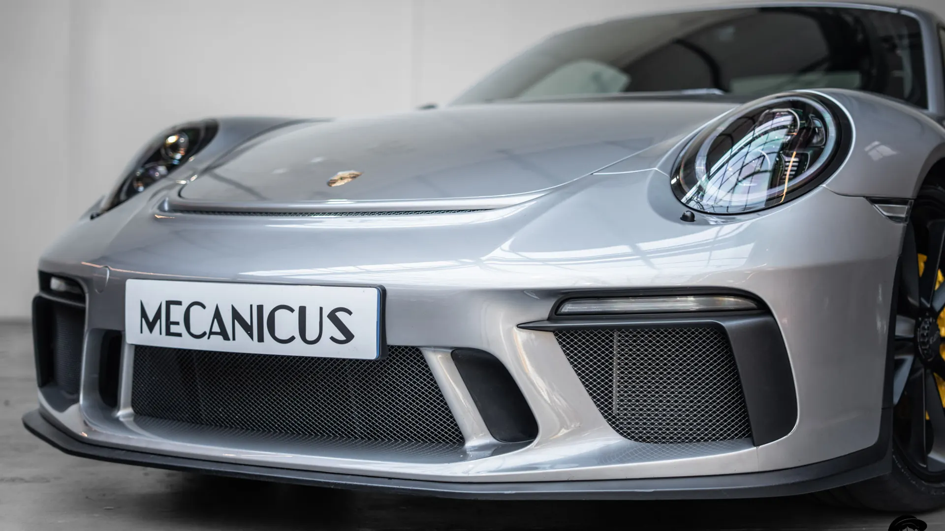 Porsche 911 — photo 38