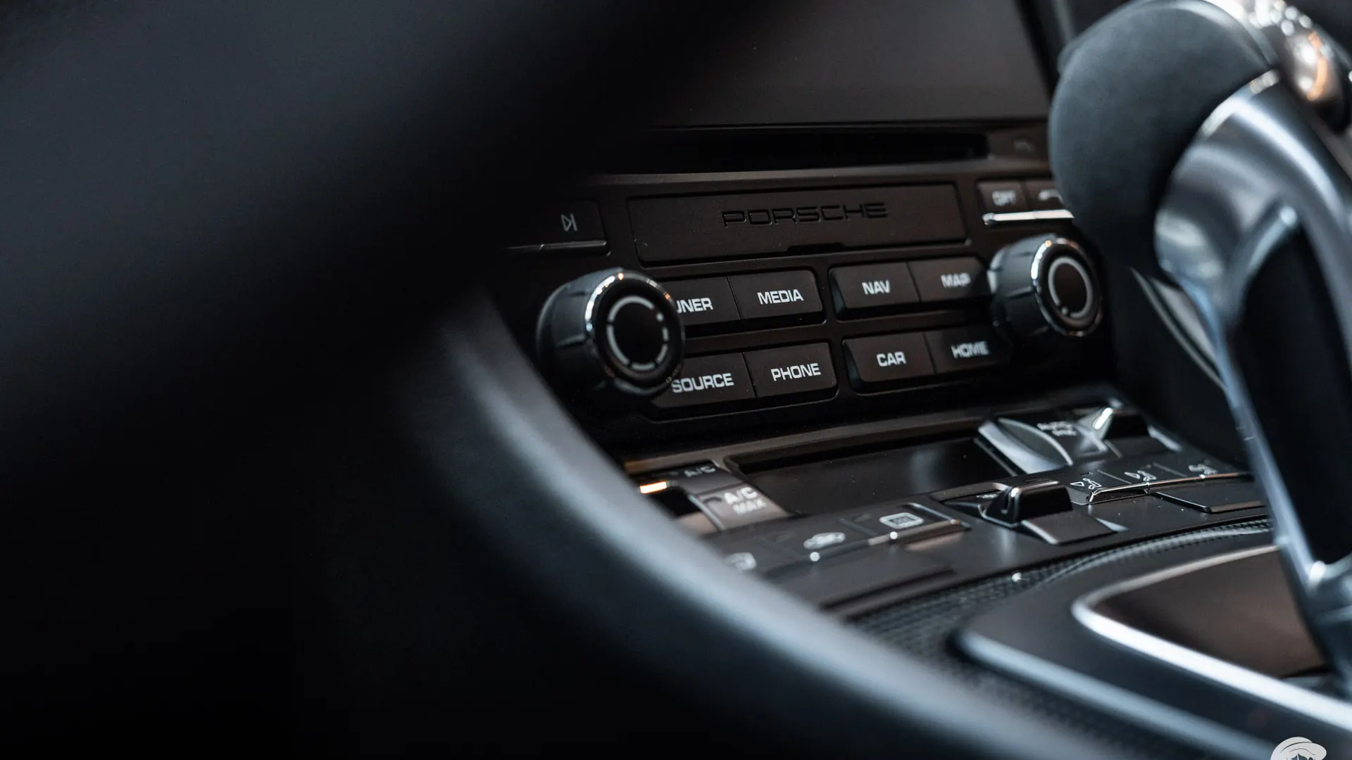 Porsche 911 — photo 17