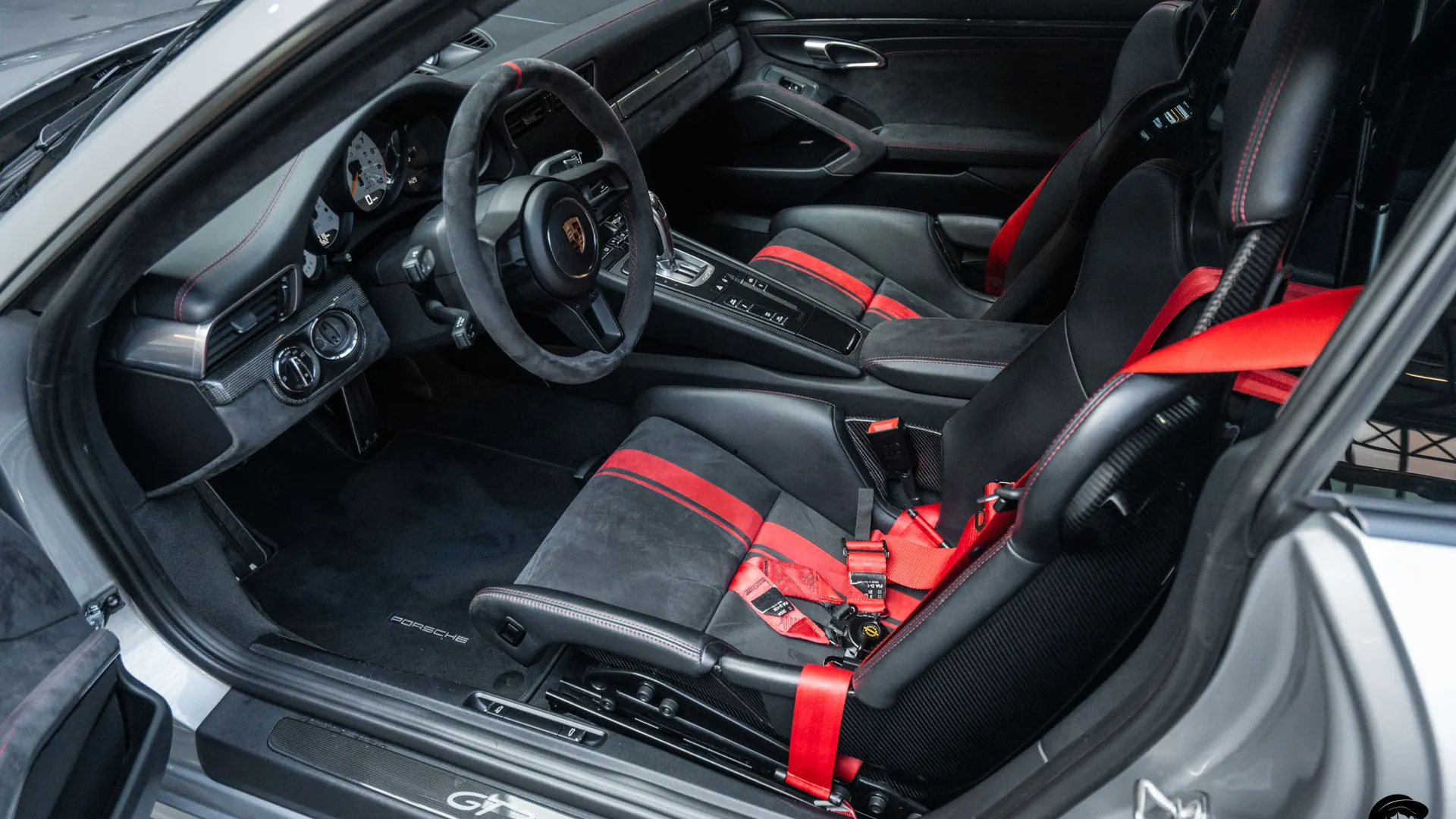 Porsche 911 — photo 10