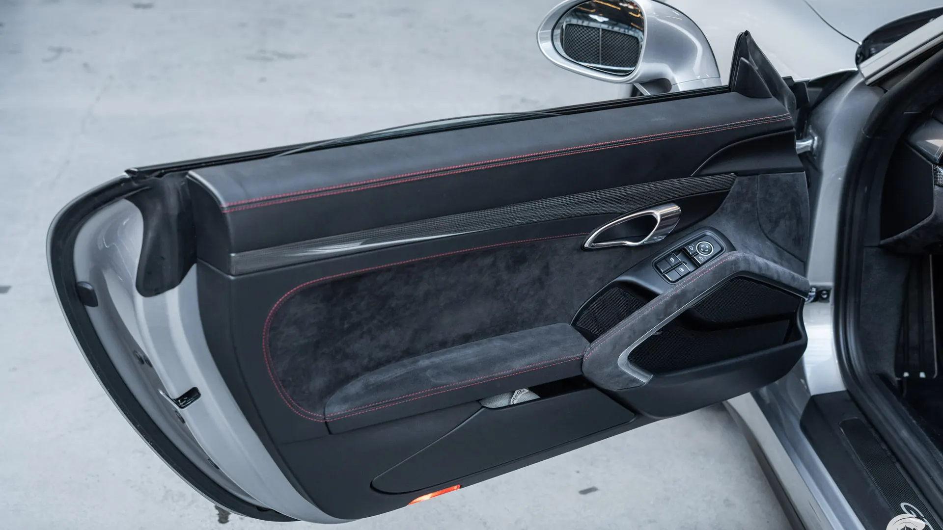 Porsche 911 — photo 32