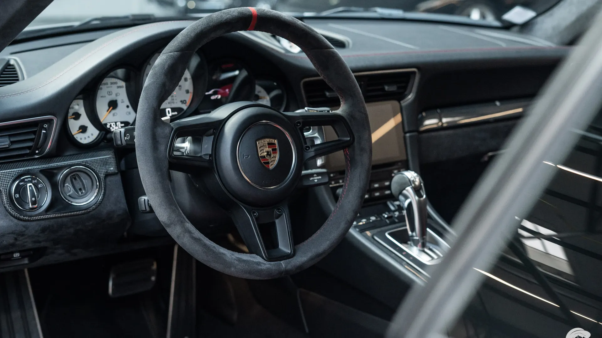 Porsche 911 — photo 12