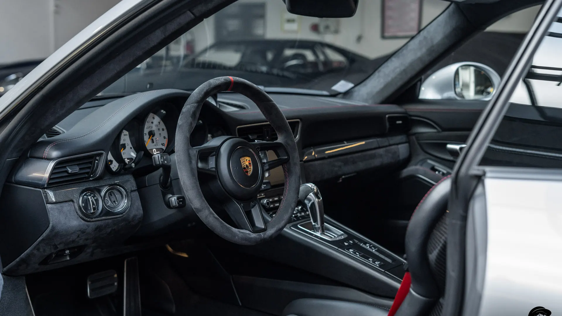 Porsche 911 — photo 8