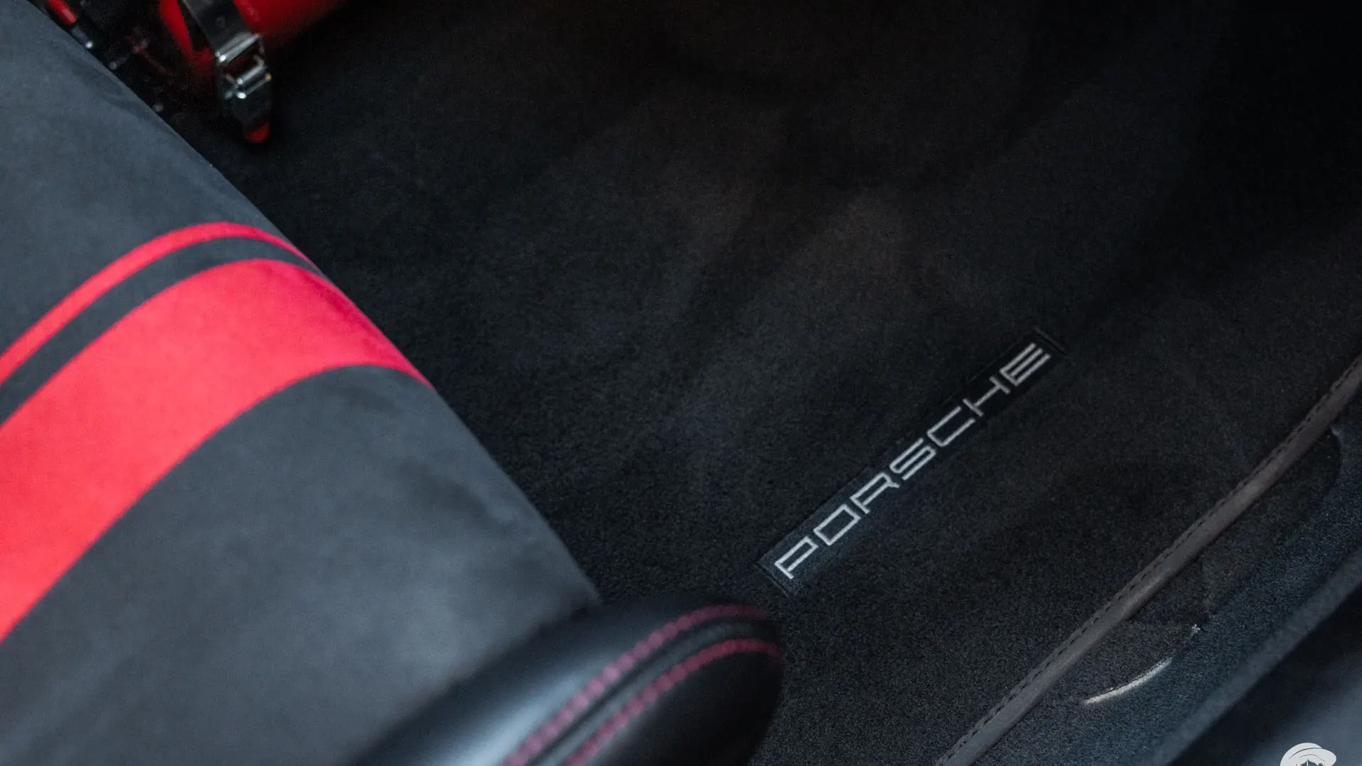 Porsche 911 — photo 24